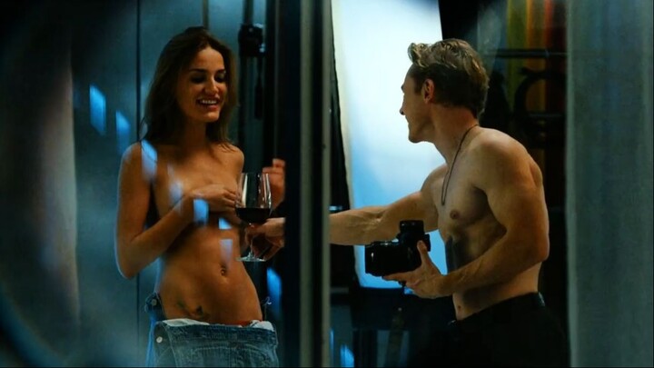 Peeping Wife Gets EXPOSED In A NAKED Photo Gallery For The Whole World!