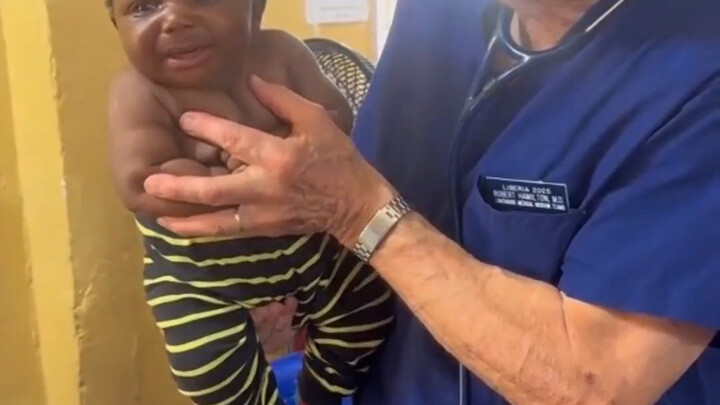 An American doctor in Liberia calmed a crying baby in seconds using a technique he claims works worl