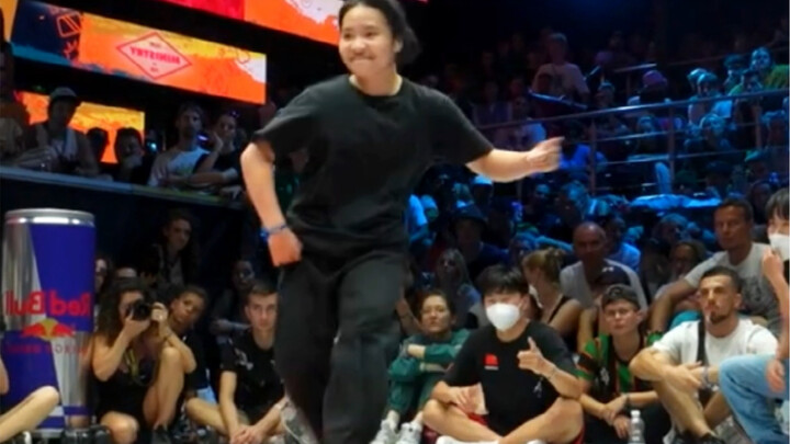 สาวน้อยนักเต้นฮิปฮอปวัย 16 ปีจากมณฑลเหอหนาน คว้าแชมป์ในการแข่งขันที่ต่างประเทศ ฝีมือการเต้นสุดยอดจนค