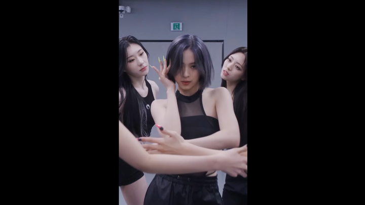 [Shin Yujin] Cheshire’s 4K practice room vlog—masterful facial expression control!