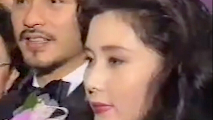 ทุกคนต่างพูดว่าคุณคือฟ่านอีที่ถูกฟ้าเลือก แต่กลับไปแสดงเป็นหลู่ซื่อผิงแทน