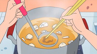 “这锅汤色泽金黄，入口浓郁，其中的鸡肉和蔬菜烹煮得恰到好处，每一口都能感受到鲜美的汤汁与细腻的口感交织的美妙。”