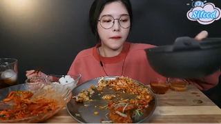 Gaà rán nước tương tỏi ớt, mì mực ốc, canh nghêu 9 #amthuc