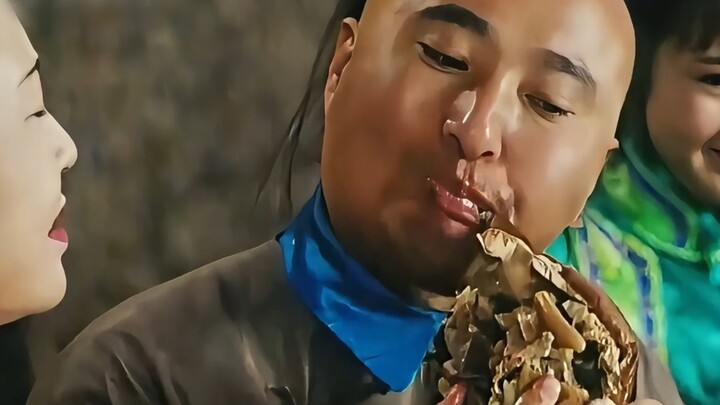 “陈佩斯这段吃戏至今无人超越，吃肘子这段把斯琴高娃都快馋哭了！”