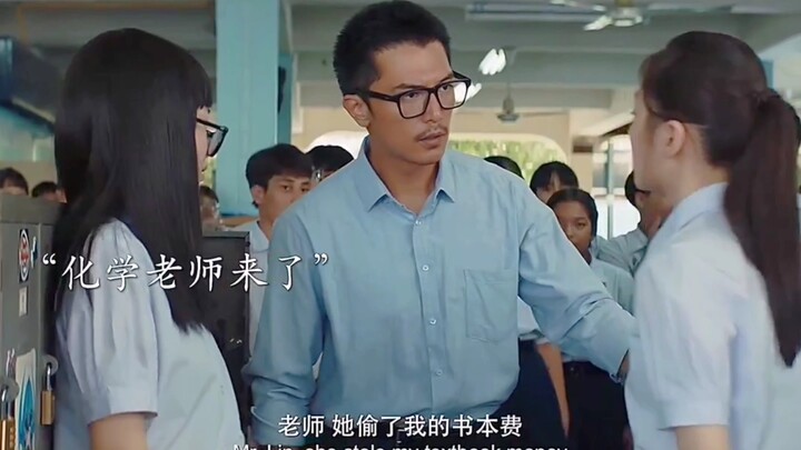 This chemistry teacher is no ordinary instructor—on the very first day of class, he had the entire c