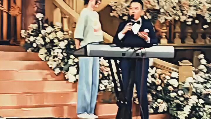 “主持人直接被拿下”