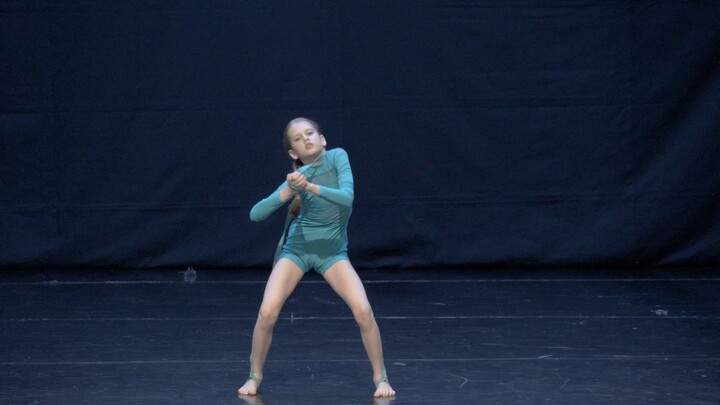 Rối loạn tư duy, biên đạo múa hiện đại, video múa thiếu nhi độ nét cao 4K