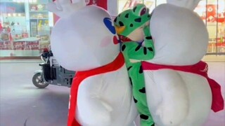 雪王：今天终于扳回一局！雪夹蛙来咯~