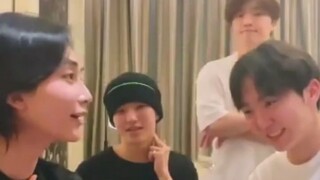 SEVENTEEN هو طالب كبير ودود ولكنه غريب بعض الشيء بالنسبة إلى Eunchae ~ تحيات محرجة، الجزء 2