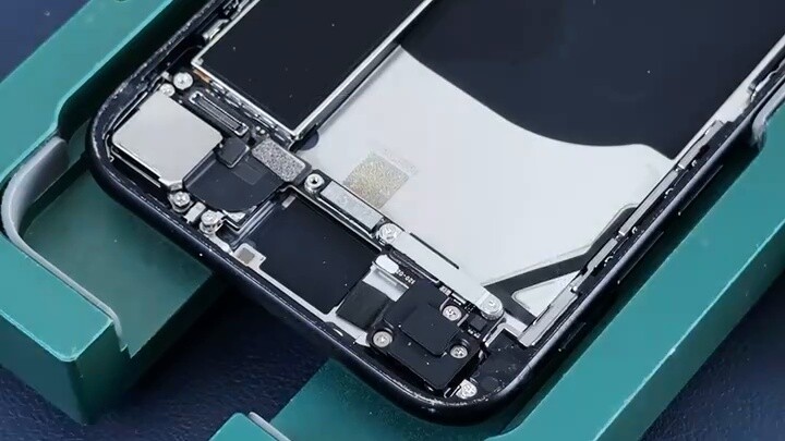 แบตเตอรี่ BYD Blade ใส่ใน Apple SE3 เพื่อดูวิดีโอได้ 1 ชั่วโมง ใช้แบตเตอรี่เพียง 1% เท่านั้น