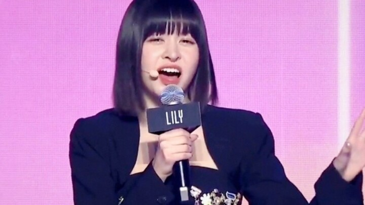 Lily sings so well! Such beautiful high notes!!
