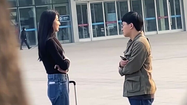 Người qua đường bạn tình cờ gặp trên phố có khi lại là người mà biết bao người chỉ dám mơ ước được g