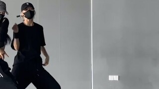 Pantas saja hanya sedikit orang yang melakukan flip dance, duet dance LISA Taiyang keren banget!