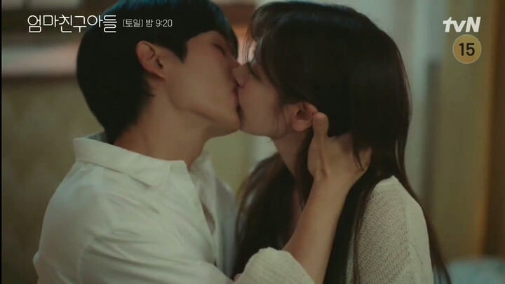 Jung Hae-In and Jung So-Min's One of The Most Passionate Kissing Scene in " Love Next Door "