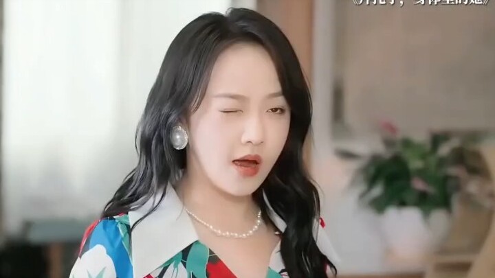 Cô nàng này đúng là chẳng bao giờ đóng những vai khiến mình thiệt thòi
