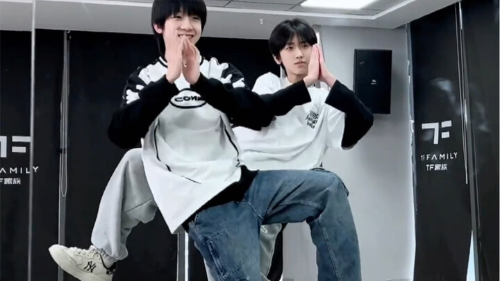 【TF家族练习生】大年初三，TF家族练习生送大家“三千万”