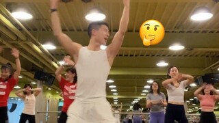 Chỉ là một nụ hôn (Muah)