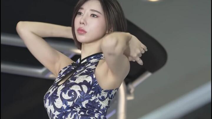 Model Song Ju-ah pada Pameran Kapal Pesiar Internasional Busan 2021