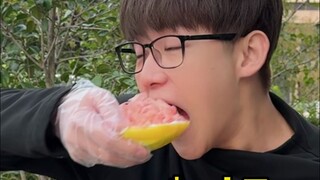 遇到一个卖固体版杨枝甘露的大学生