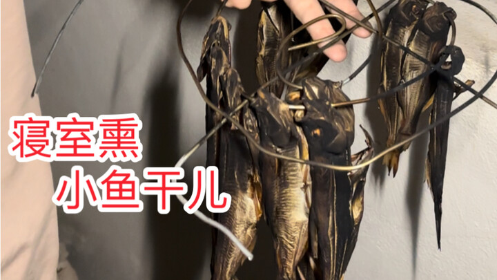 Smoking dried fish in a college dorm room