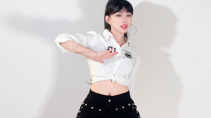 Ánh mắt không nói gì, cả cơ thể đều là diễn xuất,