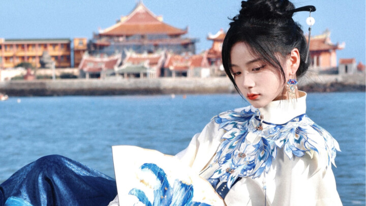 Làm thế nào để biến sóng biển thành chiếc váy mãn đình hồng và chụp những bộ ảnh phong cách cổ trang