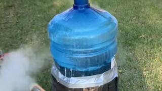 The water bucket turns into a rocket, 3, 2, 1, launch!