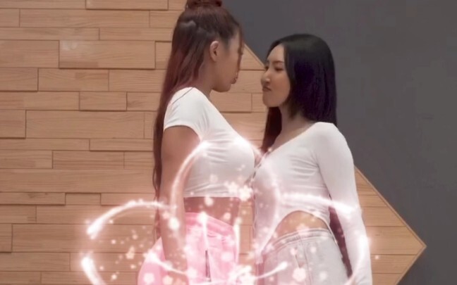 Sister is the queen, shining with confidence—Ms. Hu's dreamy interaction with the gentle sheep Hwasa