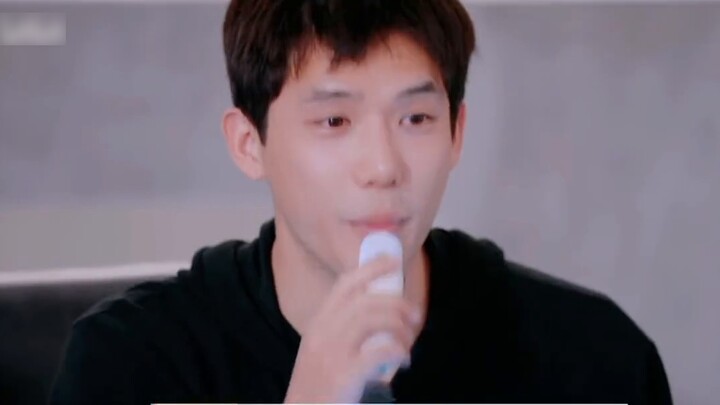 [Dobaan] "If eyes can tell a story, then the way Wang Anyu looks at Reba has confessed countless tim