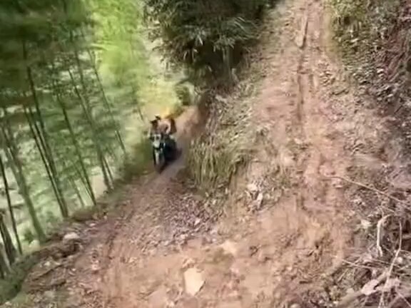 Motorcyclist: Should’ve known it was a dodgy place—leaving people behind is one thing, but hauling a