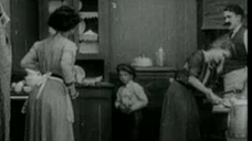 【卓别林早期神作】《房东太太的宠儿》The Star Boarder (1914) - 三角恋闹剧 吃醋房东大战流浪汉 默片时代经典喜剧