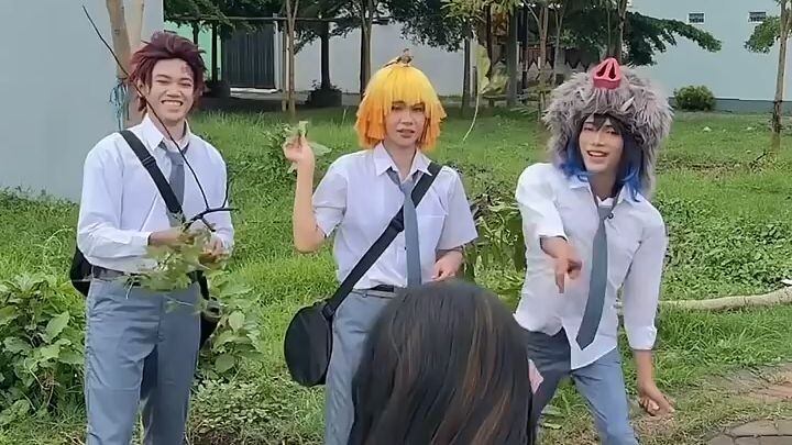 cosplay anime: main jadi zombie