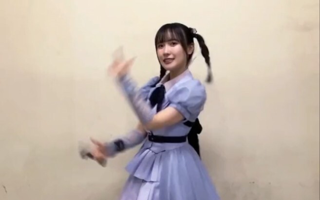 كازوها ساكورا ترقص على أغنية «لاف بونابتيتو» لألستروميريا