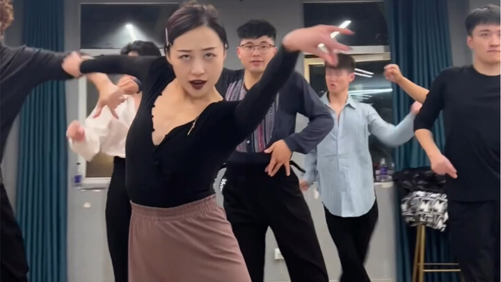 把坚持当做一种习惯～国标舞男团这次恰恰来出战