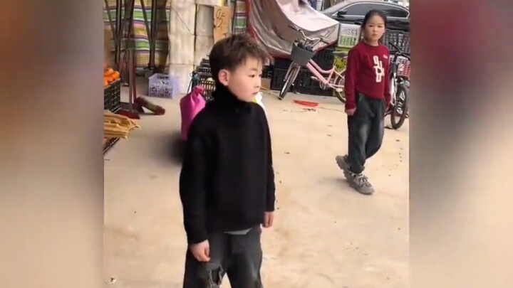 Aunt beats up her nephew with fists; mother’s silence shocks the entire internet!!!!