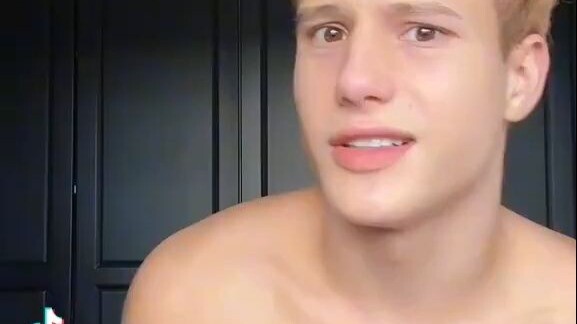 แล้วใครกันแน่ที่กำลังฟังเพลง Ophelia ของเทย์เลอร์ สวิฟต์?