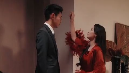 Kupikir CEO hanya menganggapku kekasih kontrak, tapi dia sudah lama jatuh cinta