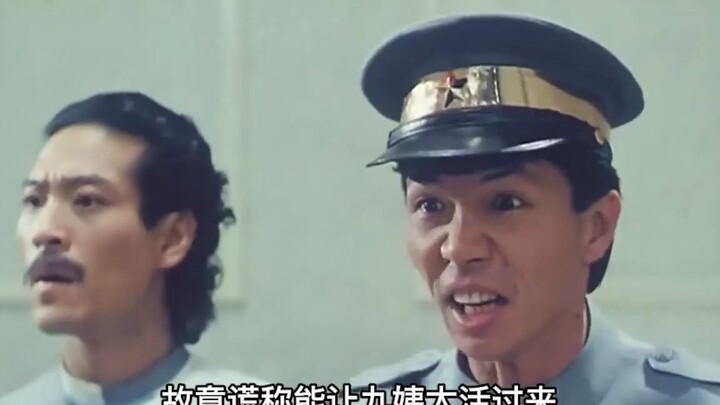 Đạo sĩ đóng bốn mươi chín chiếc đinh vào quan tài, vì người bên trong sẽ biến thành thây ma, phim Hồ