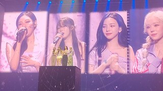 เมื่อเสียงดนตรีประกอบหายไป เอสปาจึงร้องเพลง