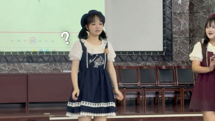 พี่สาวใหญ่แห่งชมรมเต้นคอสเพลย์ของคุณก็ยังคงปล่อยมุขเบาๆ อยู่เรื่อยๆ
