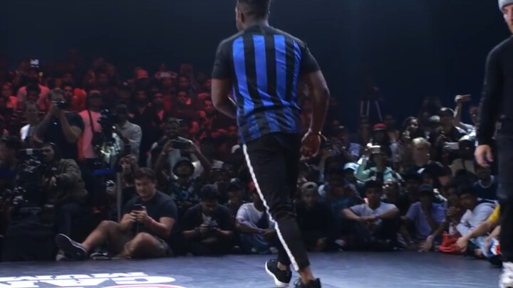 Anh chàng người da đen nhảy street dance cực đỉnh, kỹ thuật khiến cả khán phòng choáng váng, quá xuấ