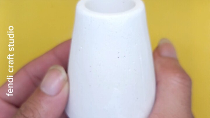 How to Make a Minimalist Mini Vase at Home (DIY)