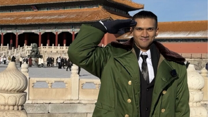 豆汁儿会惩罚每一个嘴硬的外国人，一喝一个不吱声#北京豆汁 #来北京不就为吃这一口吗 #北京美食 #爱吃食物的小女孩#外国人在中国