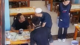 Man gets splashed with noodles at ramen restaurant after ordering wrong noodles