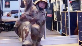 战斗民族兵哥哥个个舞王？小伙眺出精髓了！
