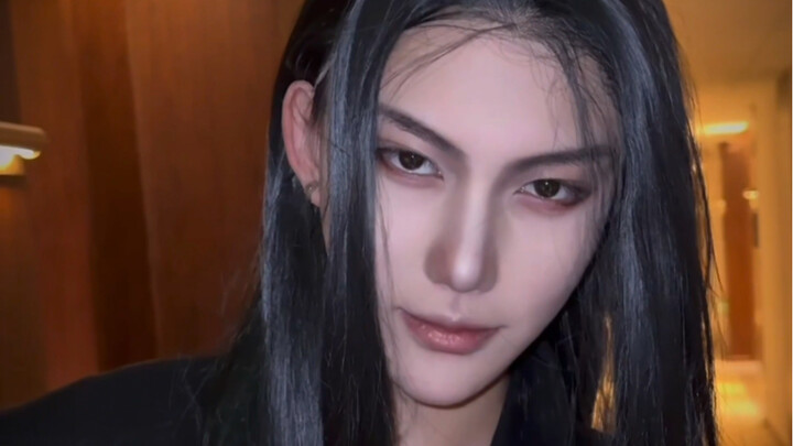 Bạn bị nghiện cosplay thật rồi à?