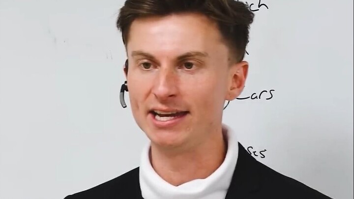 How to look more successful on social media?