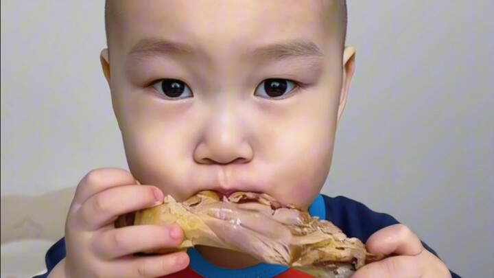 ลูกมนุษย์กินข้าวแบบดื่มด่ำ