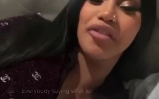 Cardi B menyanyikan lagu dari game Squid Game (ini sudah seperti membaca doa pengantar arwah hahaha)
