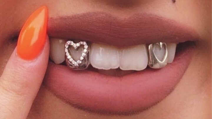 Đồng mẫu với Lisa! Quá trình chế tác phụ kiện cực kỳ độc lạ – Đeo niềng trang trí giờ đây không còn 